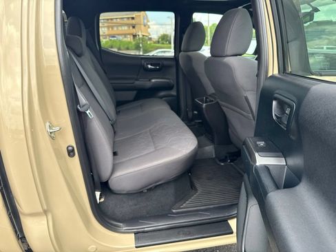Used 2016 Toyota Tacoma TRD Sport w/ Premium & Technology Package AWD/4WD image 6