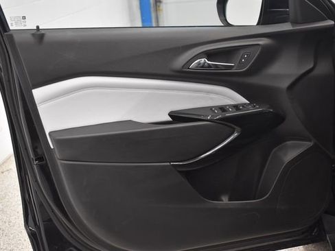 Used 2025 Chevrolet Trax LT w/ LT Convenience Package FWD image 20