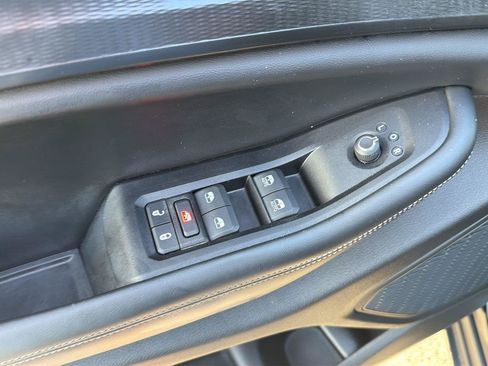 Used 2024 Jeep Grand Cherokee Laredo AWD/4WD image 30