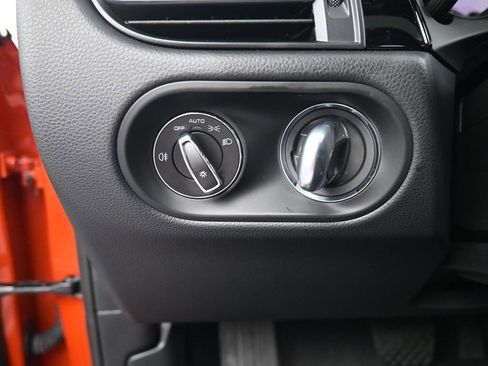 Certified 2025 Porsche Macan image 23