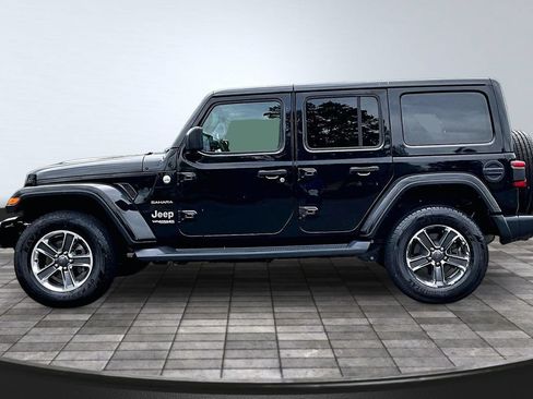 Used 2018 Jeep Wrangler Unlimited Sahara AWD/4WD image 4