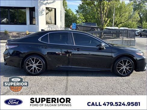Used 2024 Toyota Camry SE FWD image 2