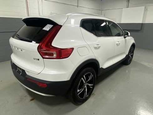 Used 2025 Volvo XC40 B5 Core image 3