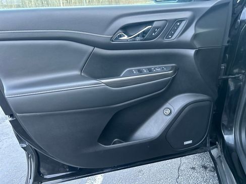 Used 2023 GMC Acadia SLT w/ Technology Package image 19