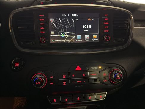 Used 2017 Kia Sorento SX image 6