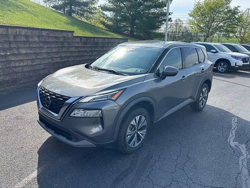 Used 2021 Nissan Rogue SV image 3