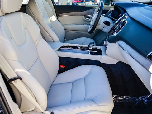 Used 2024 Volvo XC90 T8 Plus w/ Protection Package Premier image 19