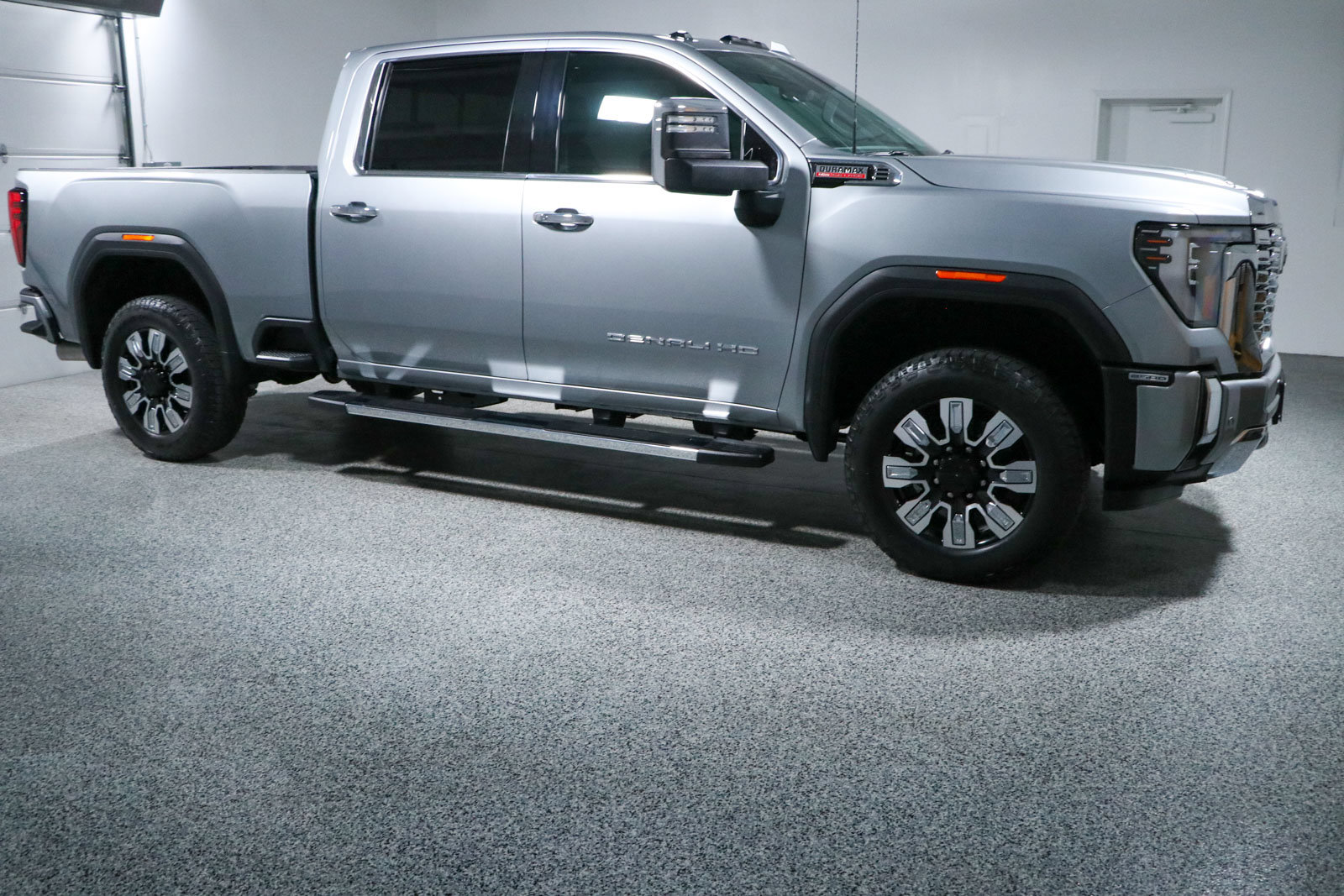 Used 2024 GMC Sierra 2500 Denali w/ Denali Reserve Package AWD/4WD image 6