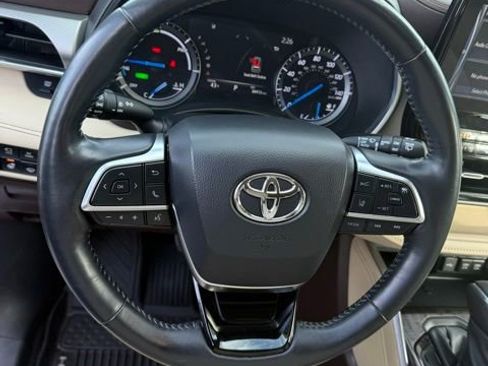 Used 2021 Toyota Highlander Platinum AWD/4WD image 19