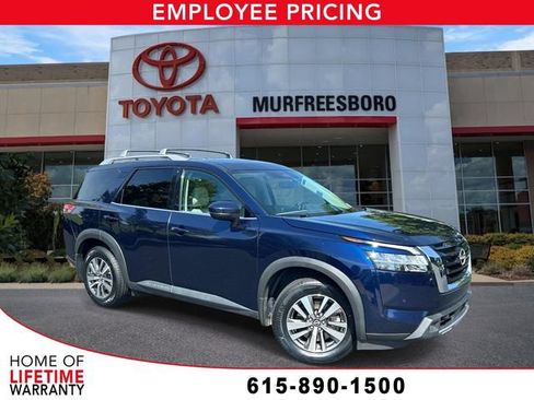 Used 2022 Nissan Pathfinder SL FWD image 1