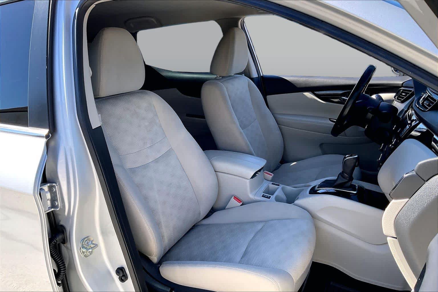 Used 2021 Nissan Rogue Sport SV FWD image 9