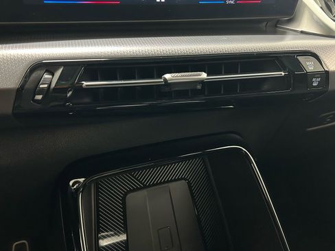Used 2025 BMW X2 M35i AWD/4WD image 18