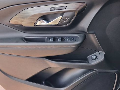 Certified 2024 GMC Terrain SLT FWD image 18
