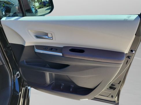 Used 2024 Toyota Sienna Platinum FWD image 25