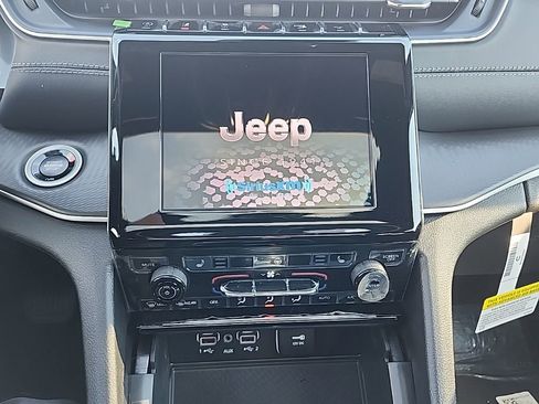 New 2025 Jeep Grand Cherokee Laredo X w/ Luxury Tech Group I image 35