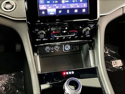 New 2025 Jeep Grand Cherokee L Altitude image 7