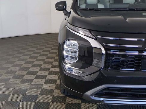 New 2025 Mitsubishi Outlander SE image 15