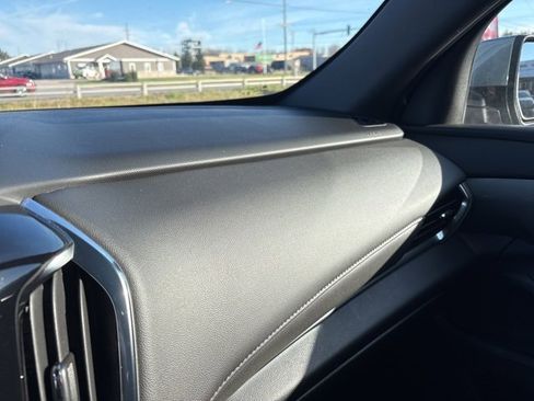 Used 2023 Chevrolet Traverse LT image 19