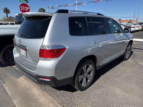 Used 2011 Toyota Highlander Limited w/ Tow Pkg AWD/4WD image 3