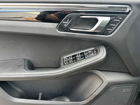 Used 2025 Porsche Macan Turbo image 12