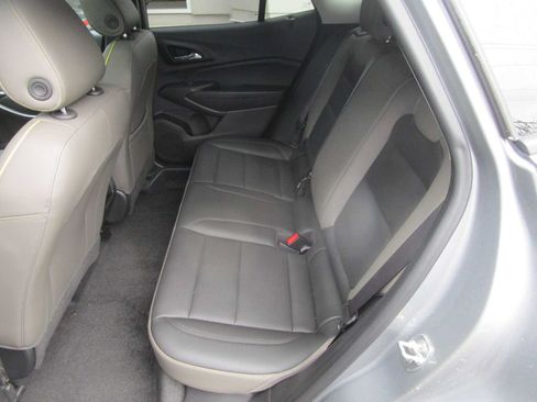 Used 2025 Chevrolet Trax ACTIV w/ Sunroof Package FWD image 9