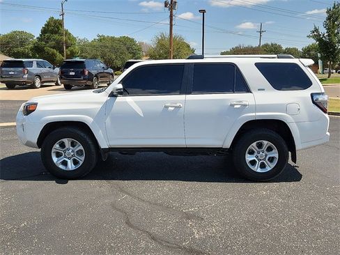 Used 2022 Toyota 4Runner SR5 Premium image 2