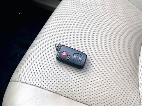 Used 2013 Toyota Highlander Limited image 15