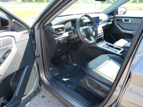 Used 2024 Ford Explorer XLT w/ Equipment Group 202A AWD/4WD image 15