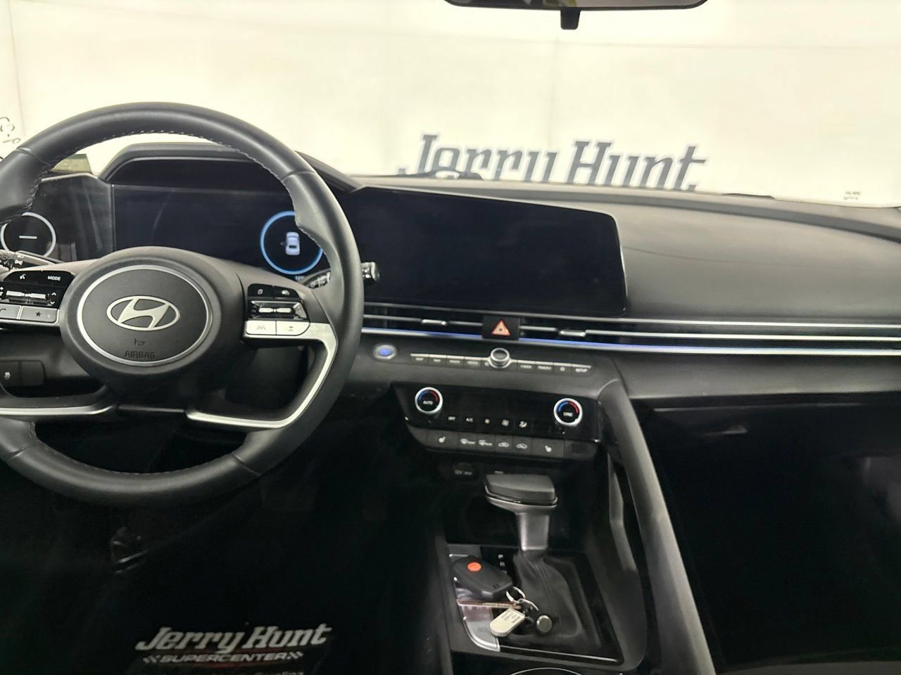 Used 2025 Hyundai Elantra SEL FWD image 25
