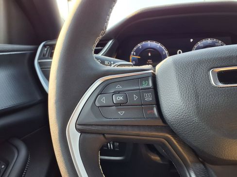 Used 2025 Jeep Grand Cherokee L Laredo AWD/4WD image 9