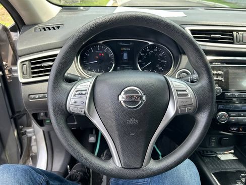 Used 2016 Nissan Rogue SV FWD image 13