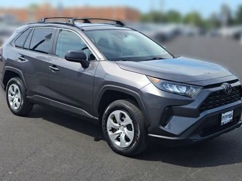 Used 2021 Toyota RAV4 LE FWD image 3