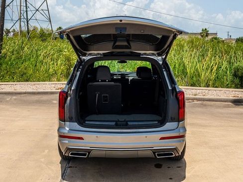 New 2025 Cadillac XT6 Luxury image 15