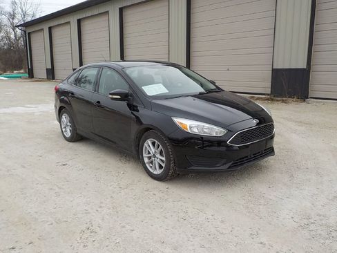Used 2017 Ford Focus SE image 3