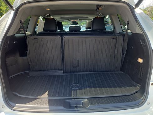 Used 2019 Toyota Highlander XLE AWD/4WD image 31
