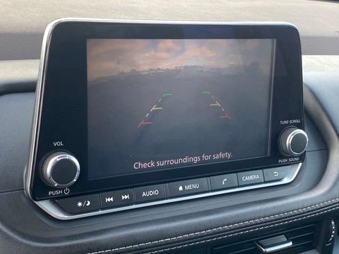 Used 2021 Nissan Rogue S image 10