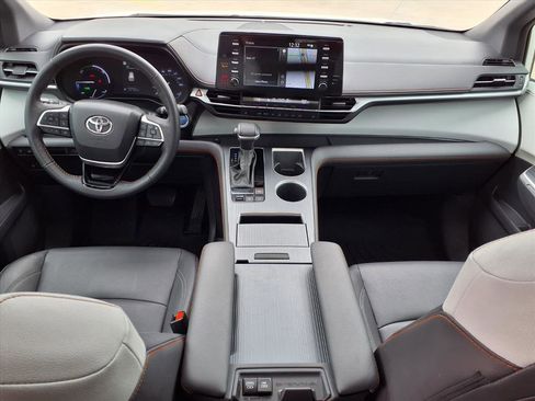 Used 2023 Toyota Sienna XSE image 11