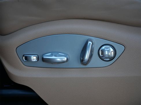 Used 2025 Porsche Macan image 13