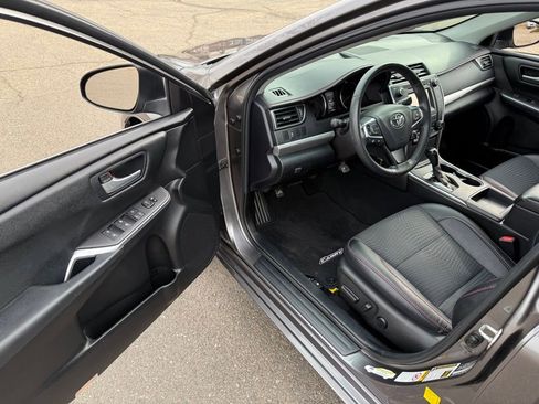Used 2015 Toyota Camry LE image 10