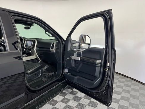 Used 2019 Ford F150 Lariat w/ Equipment Group 502A Luxury image 33