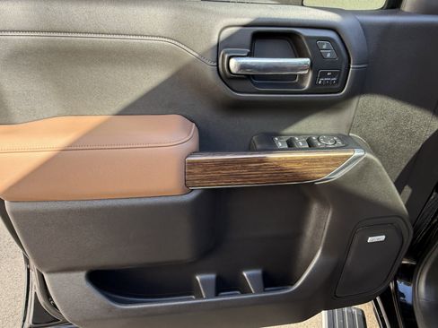 Used 2022 Chevrolet Silverado 1500 High Country image 21