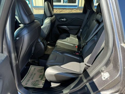 Used 2022 Jeep Cherokee Limited w/ Mopar Interior Package image 22