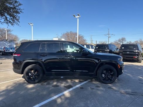 Used 2025 Jeep Grand Cherokee Limited w/ Luxury Tech Group II image 4