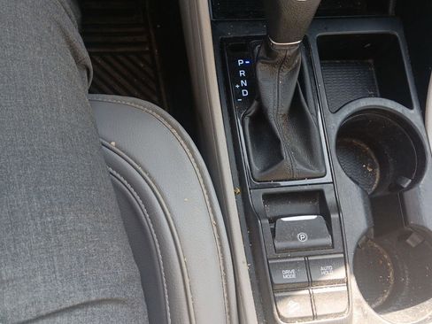 Used 2019 Hyundai Tucson SE image 18