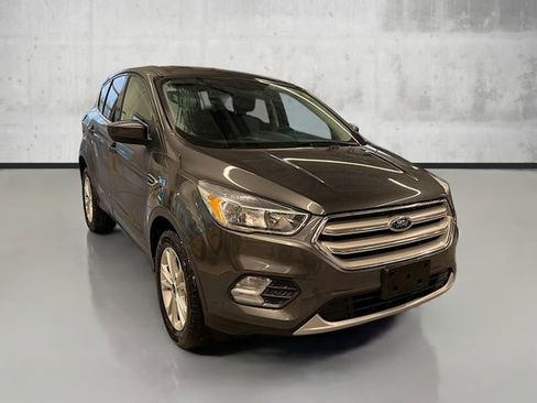 Used 2019 Ford Escape SE image 3