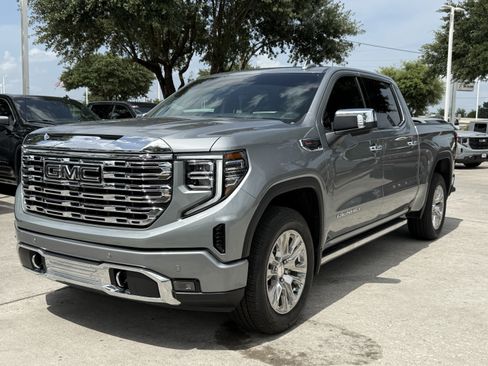 Used 2025 GMC Sierra 1500 Denali w/ Denali Reserve Package AWD/4WD image 9