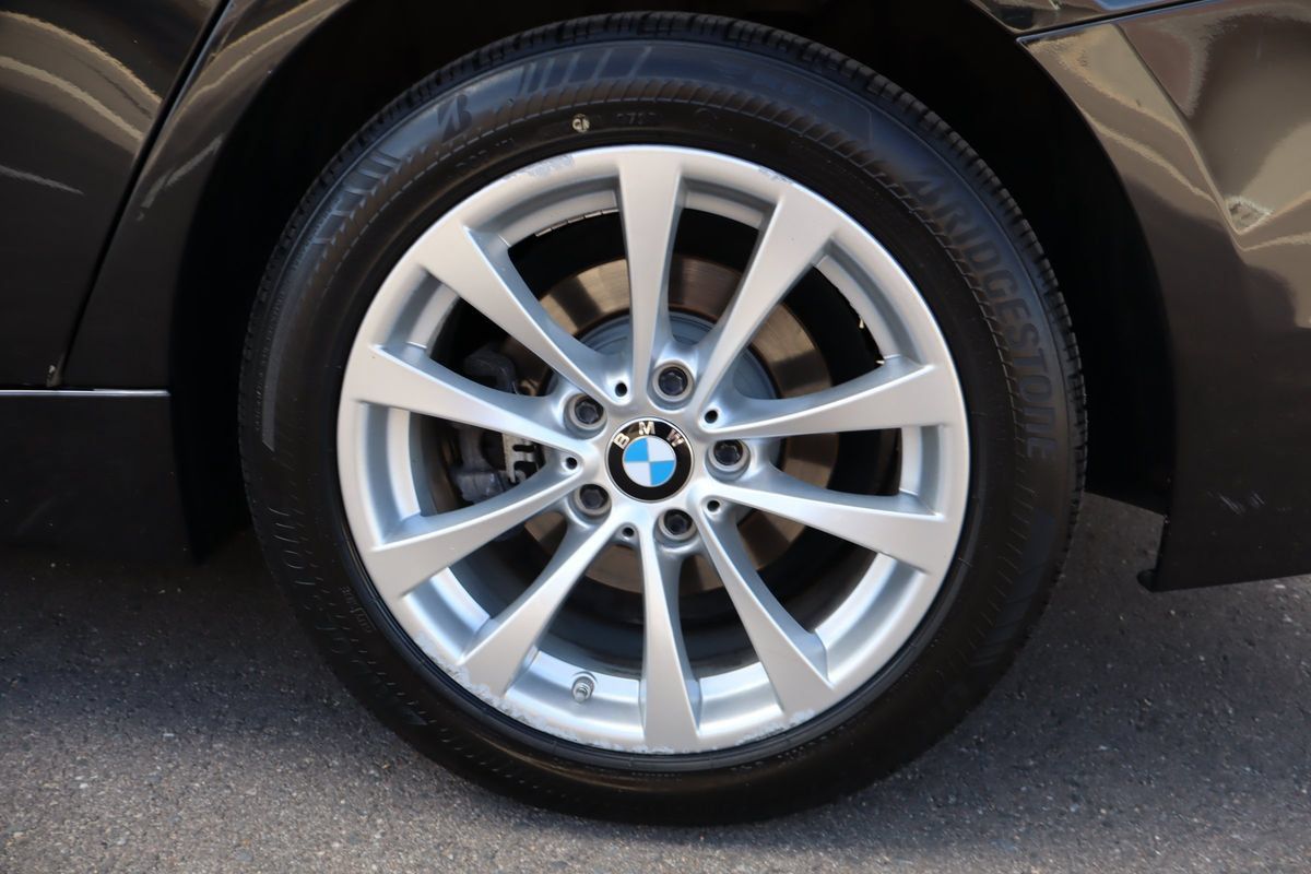 Used 2017 BMW 320i xDrive Sedan AWD/4WD image 42