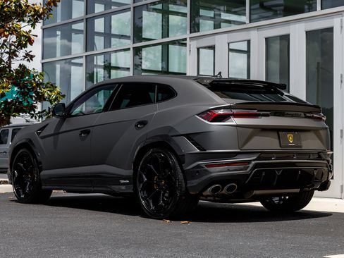 Used 2024 Lamborghini Urus Performante AWD/4WD image 8