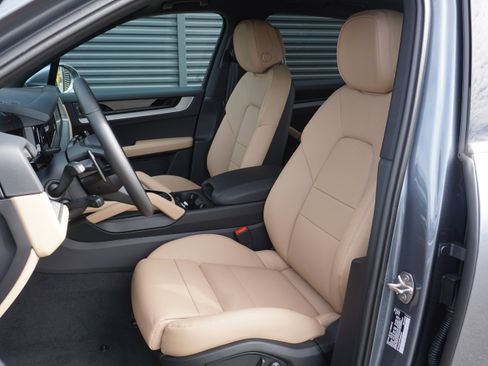 New 2026 Porsche Cayenne image 5