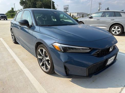Used 2025 Honda Civic Sport image 3